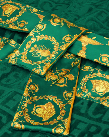 I â?Baroque Bathrobe